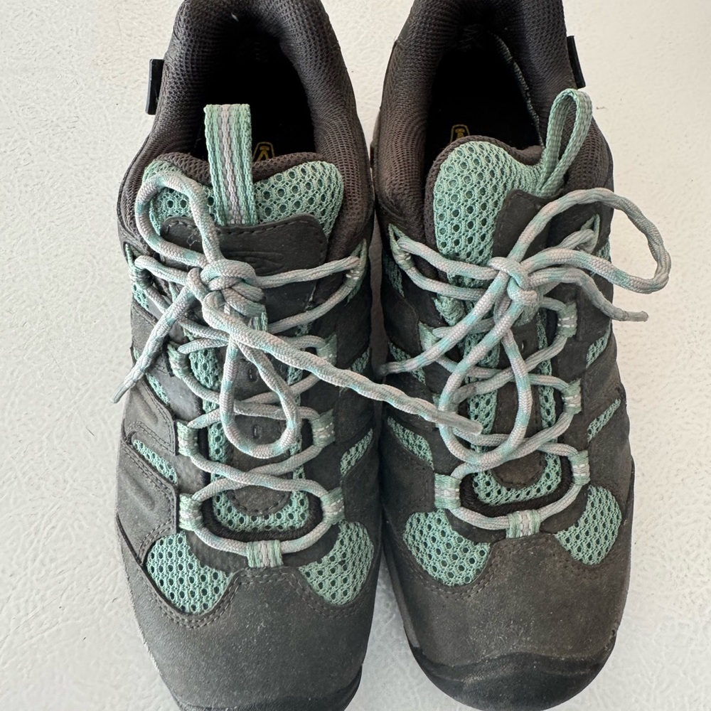 KEEN Gray & Mint Lace-Up Hiking Sneakers